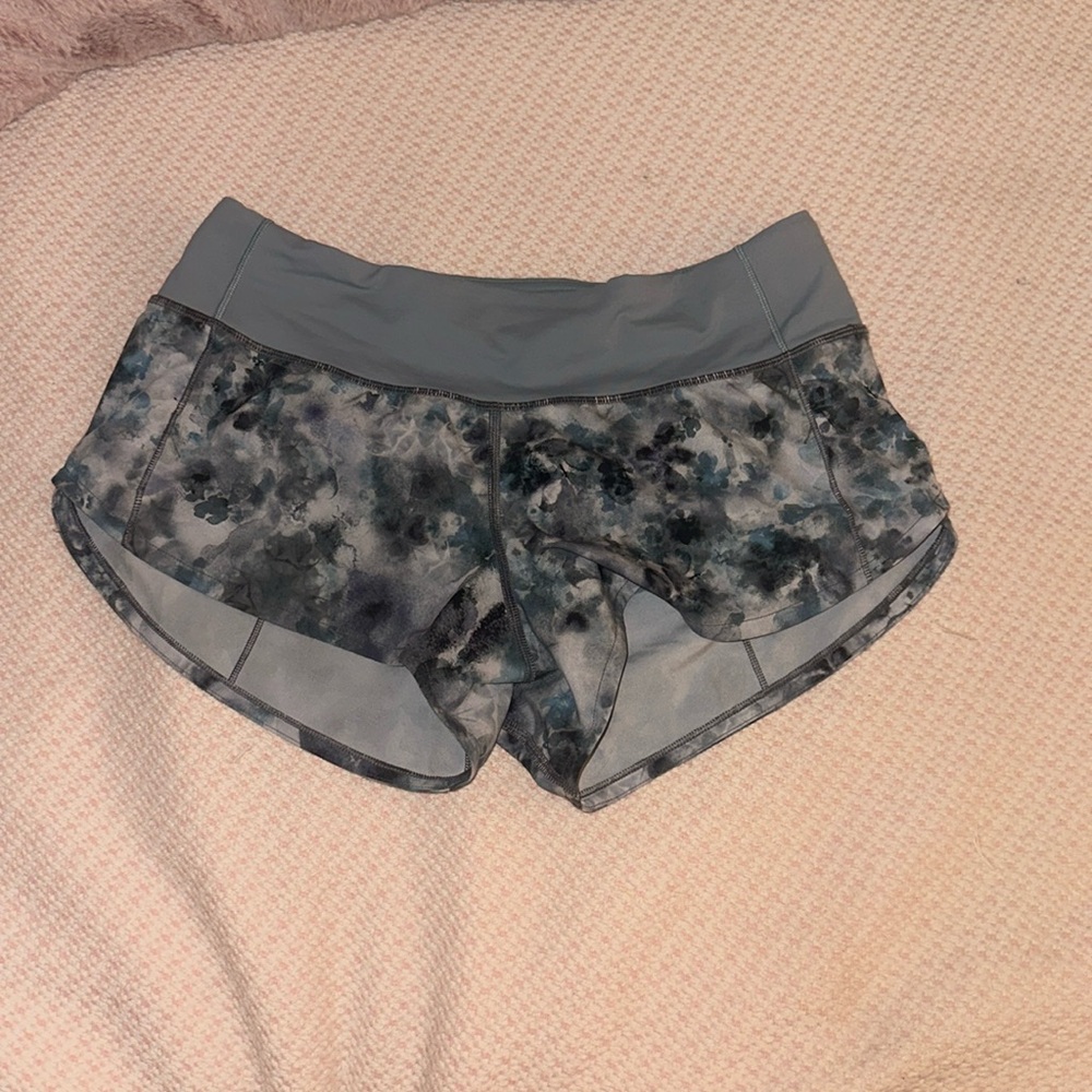 Lulu lemon speed ups size 4